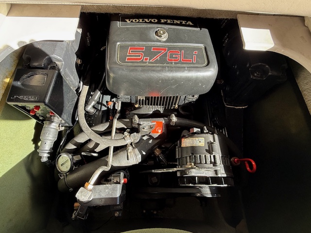 Four Winns 21 2000 Volvo 225 hp